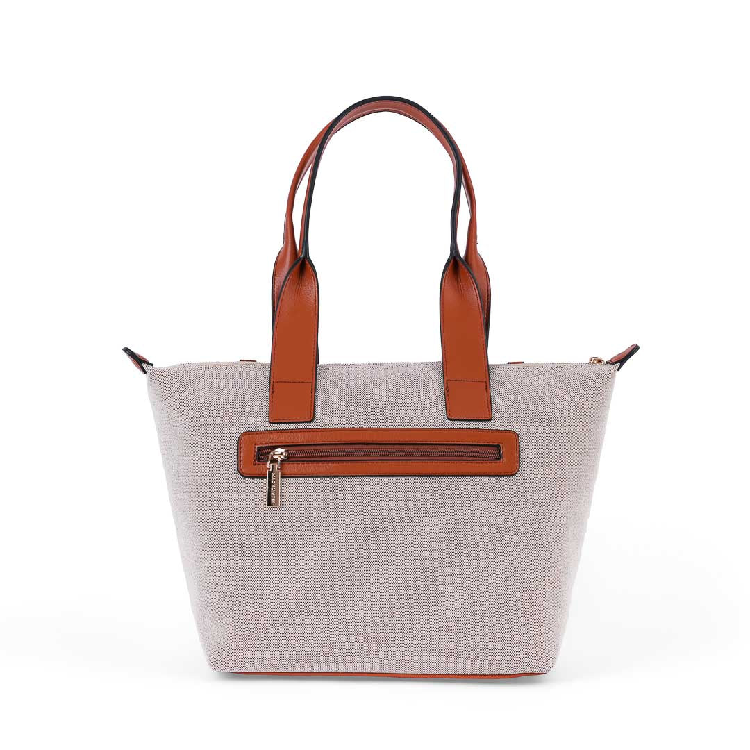 Grand sac cabas femme Abrielle en lin naturel tressé avec anses marron porté épaule