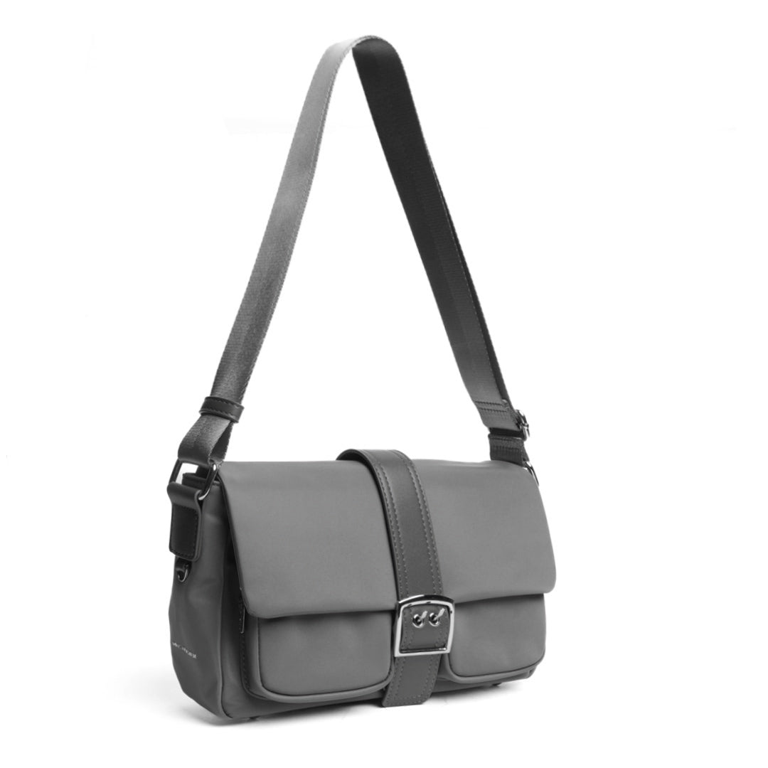 Sac à rabat STUDIO CITY en cuir synthétique GRIS de trois-quarts