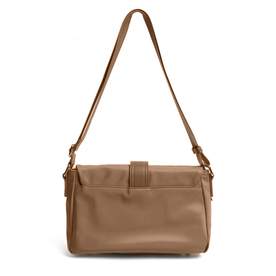 Sac à rabat STUDIO CITY en cuir synthétique CAMEL de dos