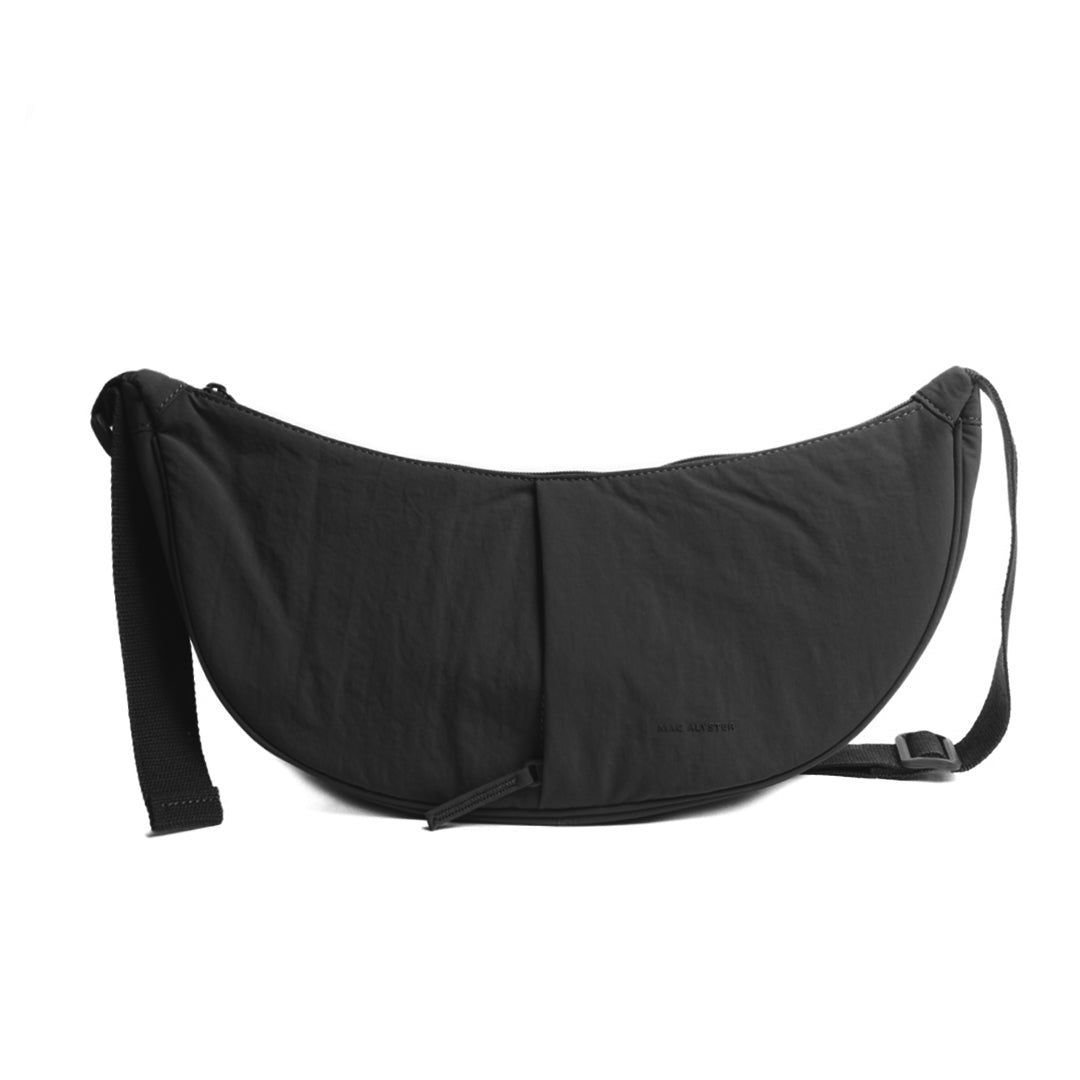 Petit sac demi-lune PLUME en cuir synthétique NOIR de face