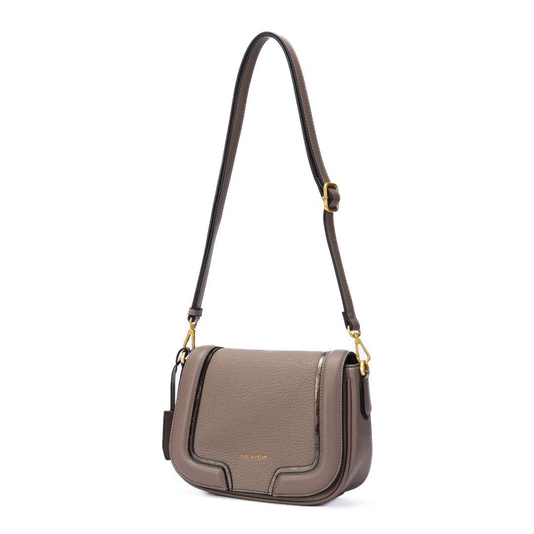 Sac à rabat - BAGATELLE taupe de trois-quarts