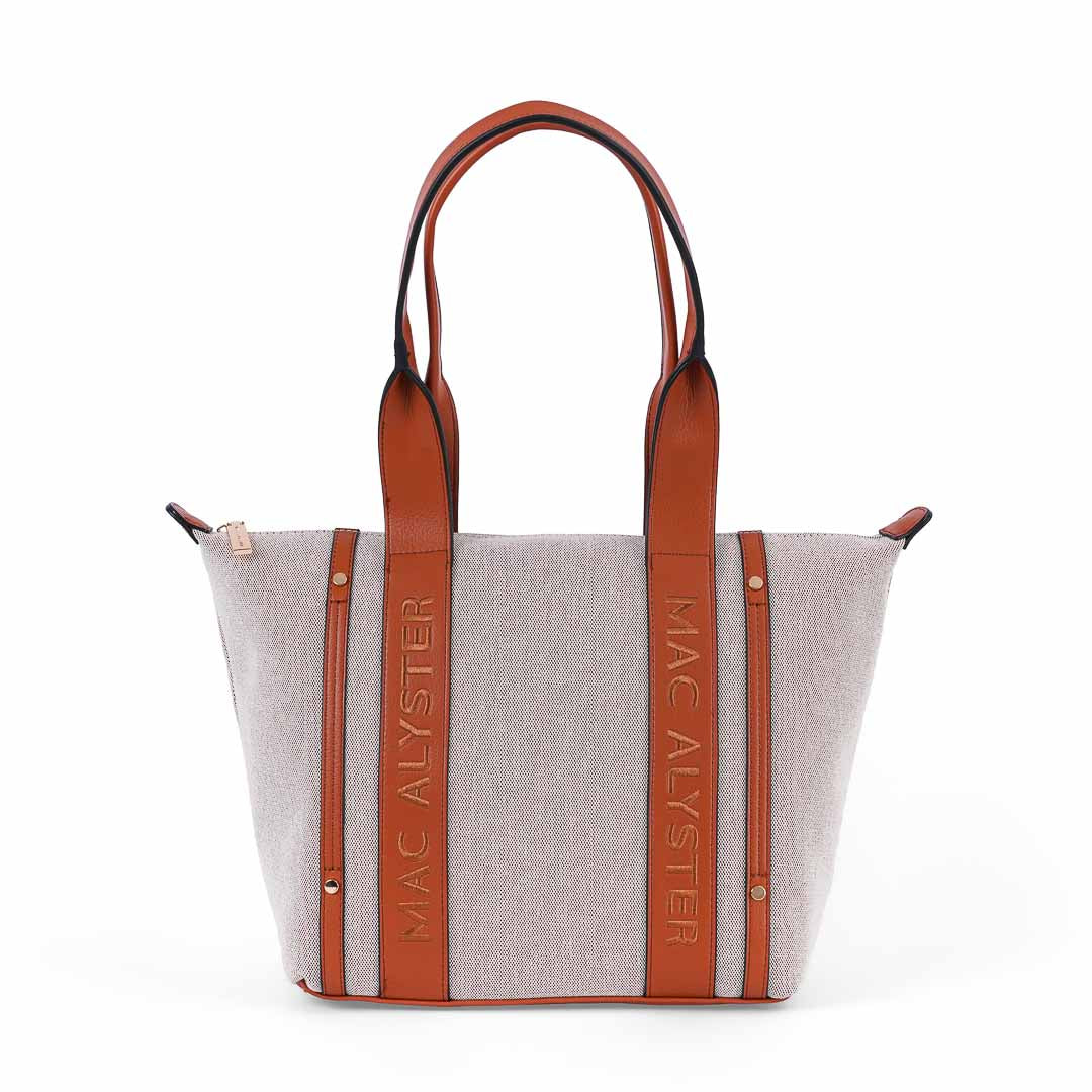 Grand sac cabas femme Abrielle en lin naturel tressé avec anses marron porté épaule