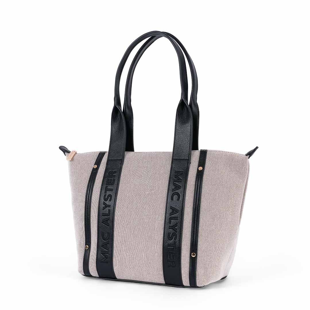 Grand sac cabas femme Abrielle en lin naturel tressé avec anses noir porté épaule