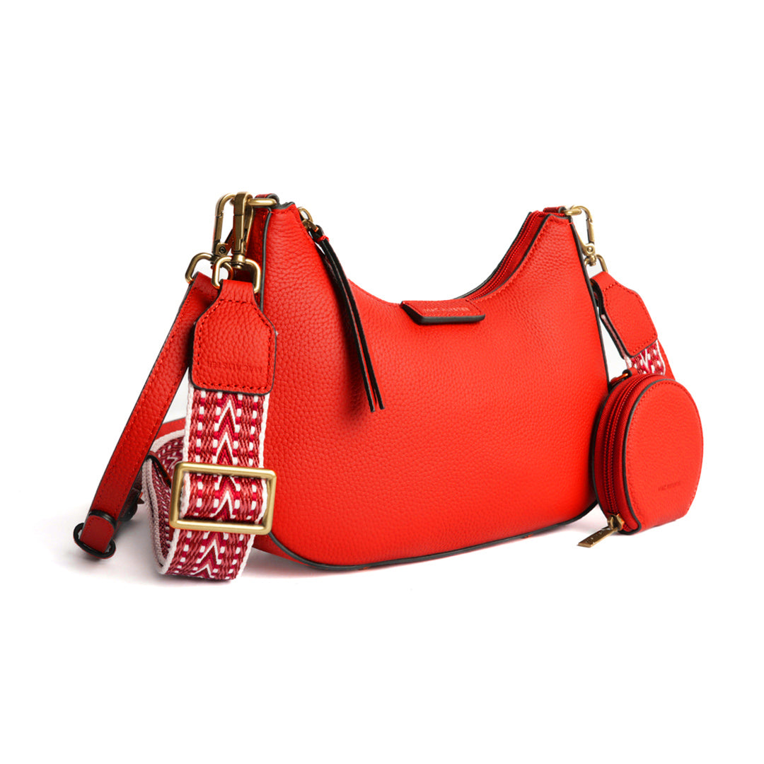 Petit sac demi-lune GIULIA ETE pour femme en cuir ROUGE de trois-quarts