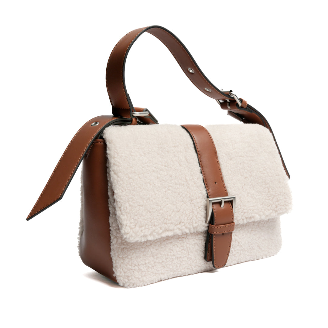 Sac porté épaule INSOUCIANTE pour femme en façon mouton COGNAC de trois-quarts