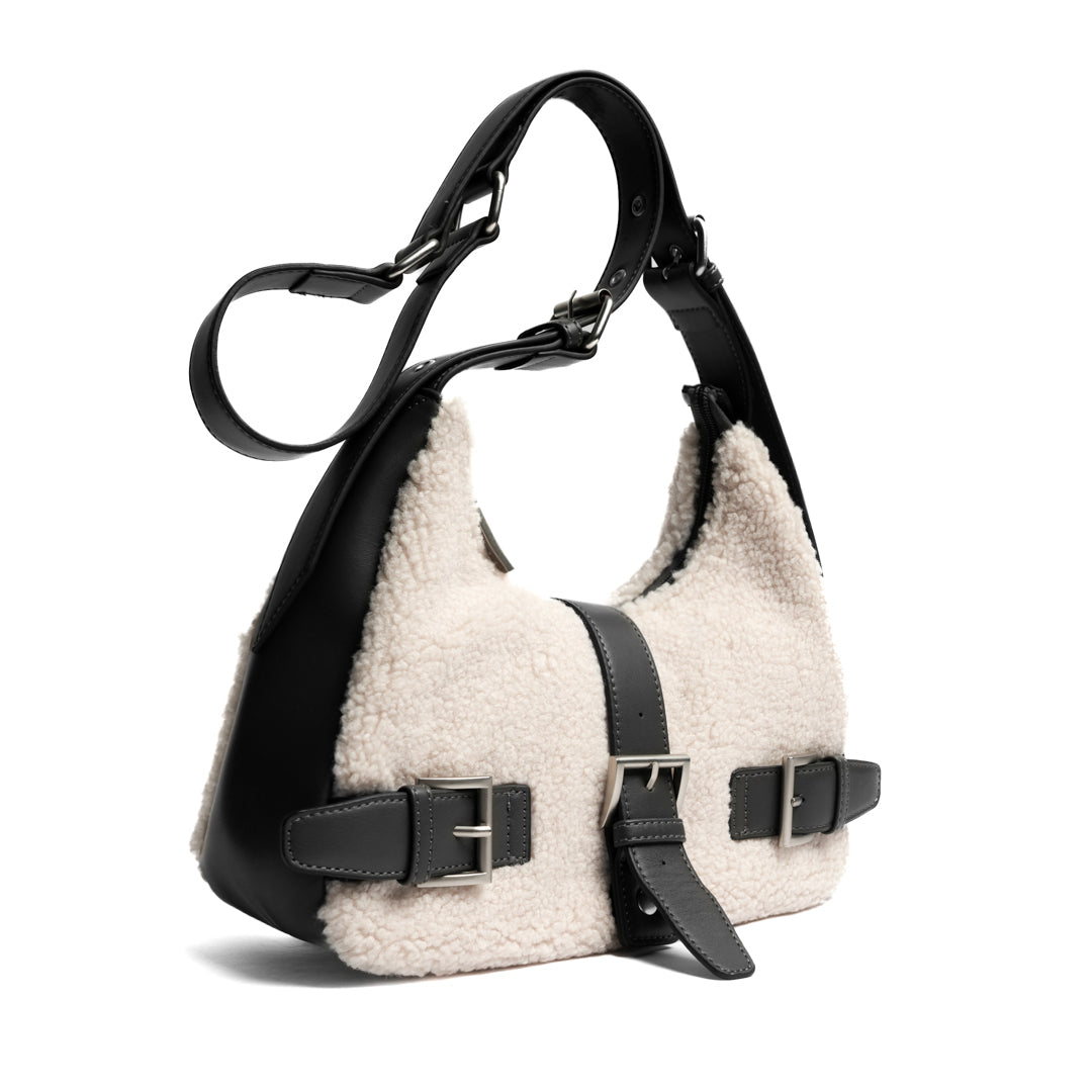 Sac porté travers INSOUCIANTE pour femme en façon mouton GRIS de trois-quarts