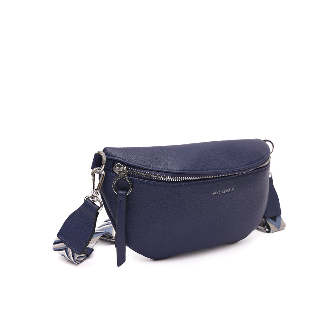 Sac BANANE 01 en cuir synthétique bleu de trois-quarts