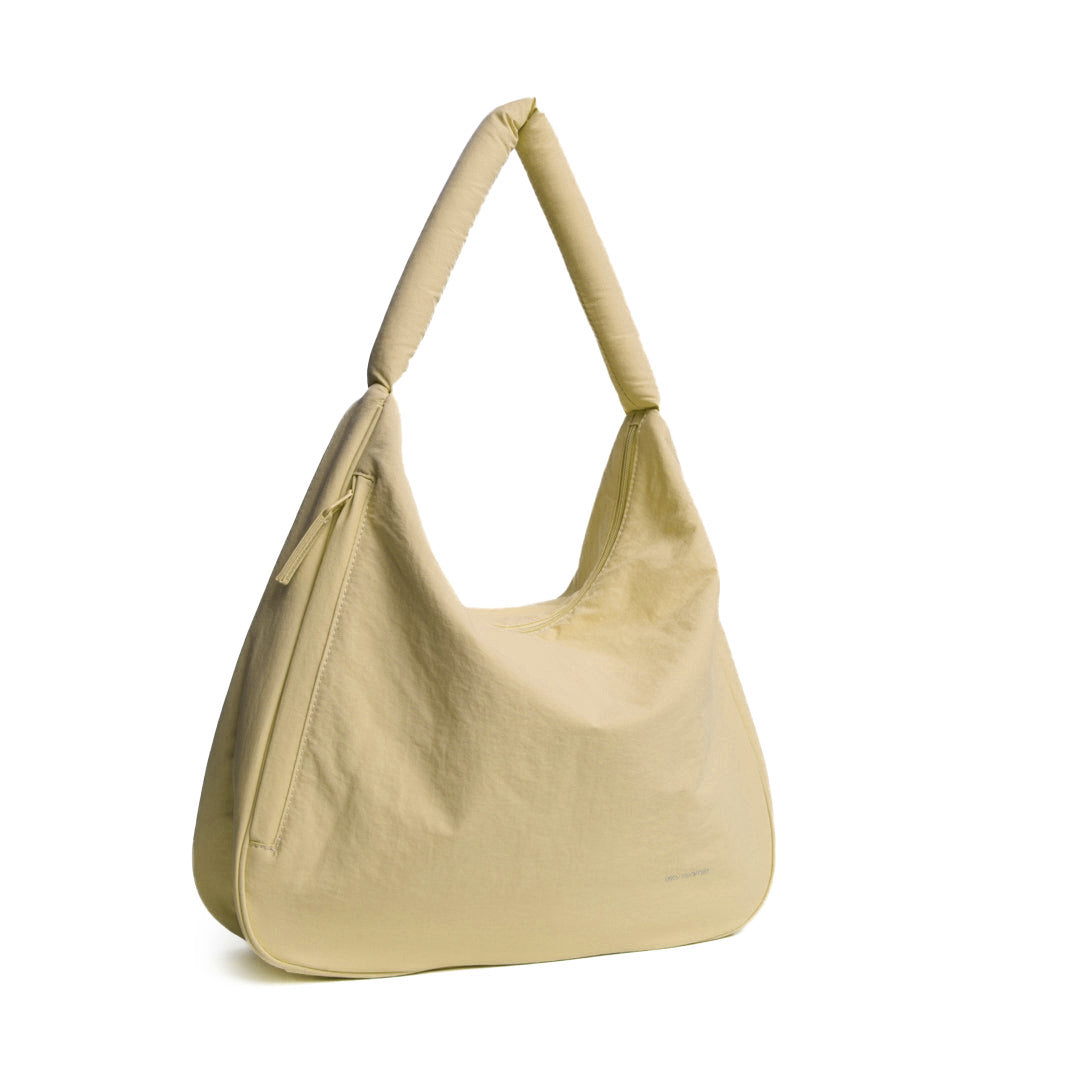 Sac fourre-tout PLUME en cuir synthétique BEIGE de trois-quarts