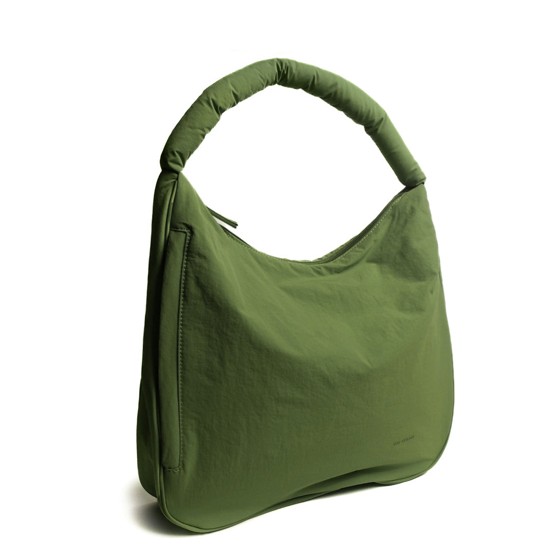 Sac fourre-tout PLUME en cuir synthétique VERT de trois-quarts