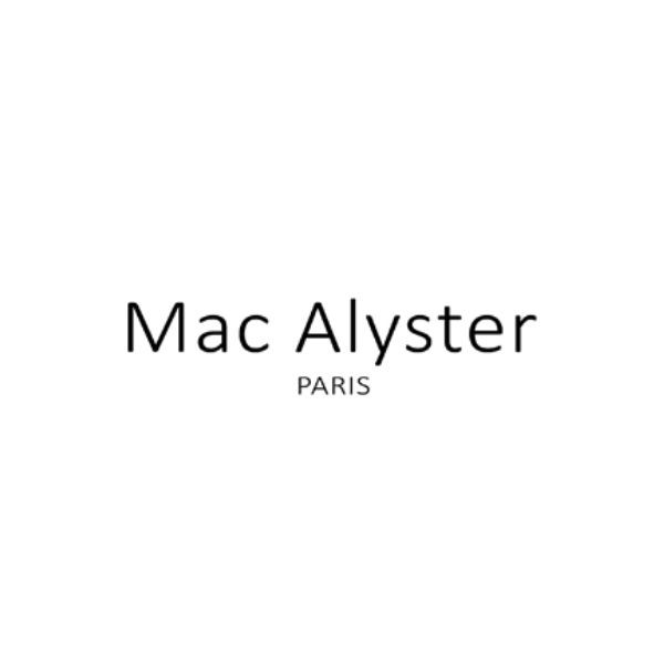 Nom de la marque Mac Alyster écrit en noir sur fond blanc.